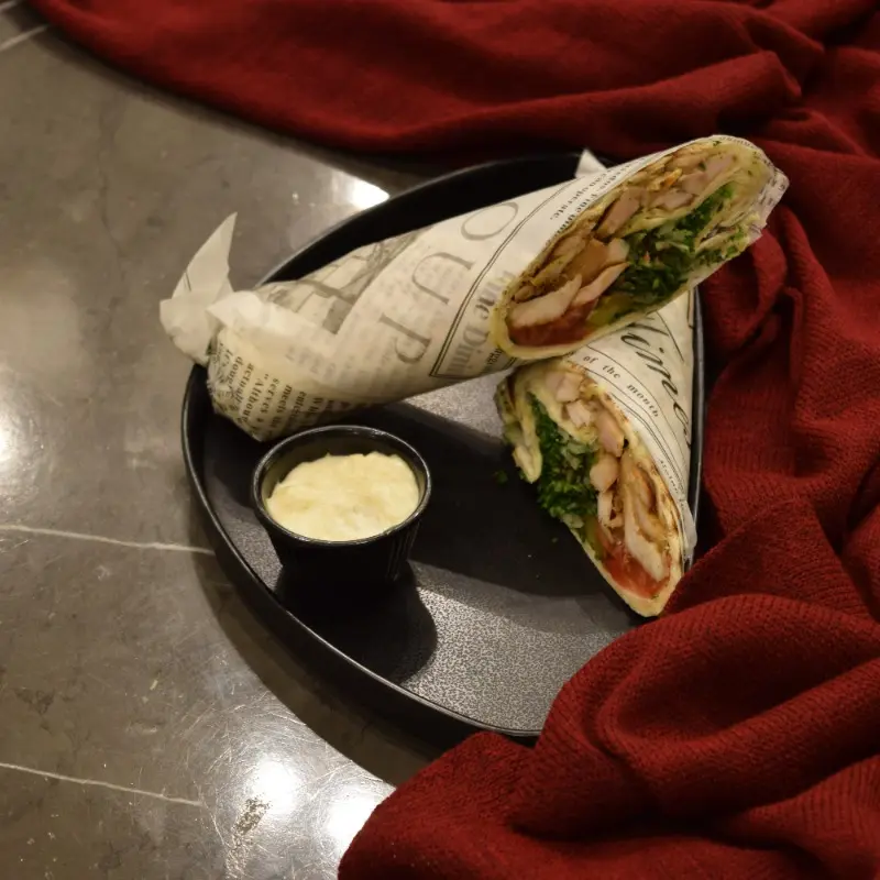 ساندویچ رول جوجه لبنانی